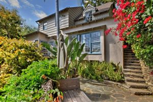Hollywood Hills with City Views!